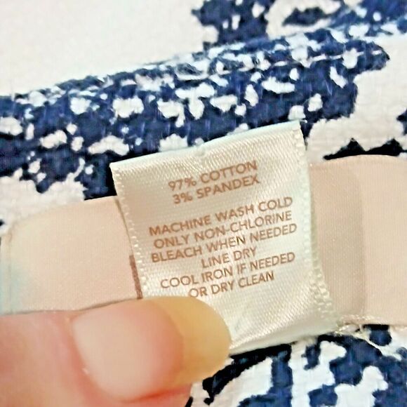 The Loft Size 4 Skirt White with Floral Design Zip in Back Slit in Both Sides. - Picture 2 of 6